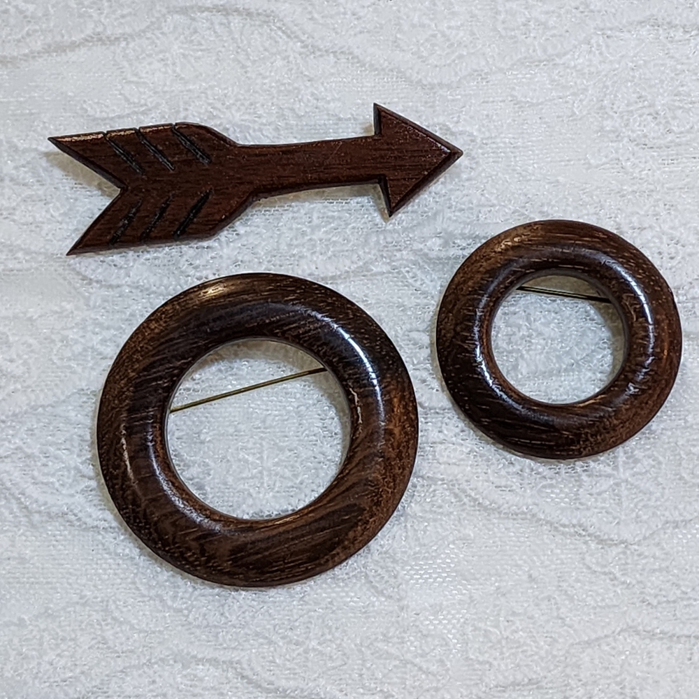 Vintage 3 Piece Wooden Brooch Set - 1 Arrow and 2 Circles